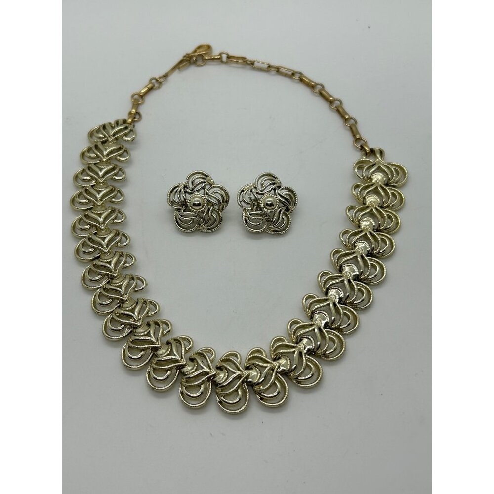 Vintage Coro Gold-Tone Necklace & Matching Unsigned Clip-On Earrings Set - Picture 2 of 15
